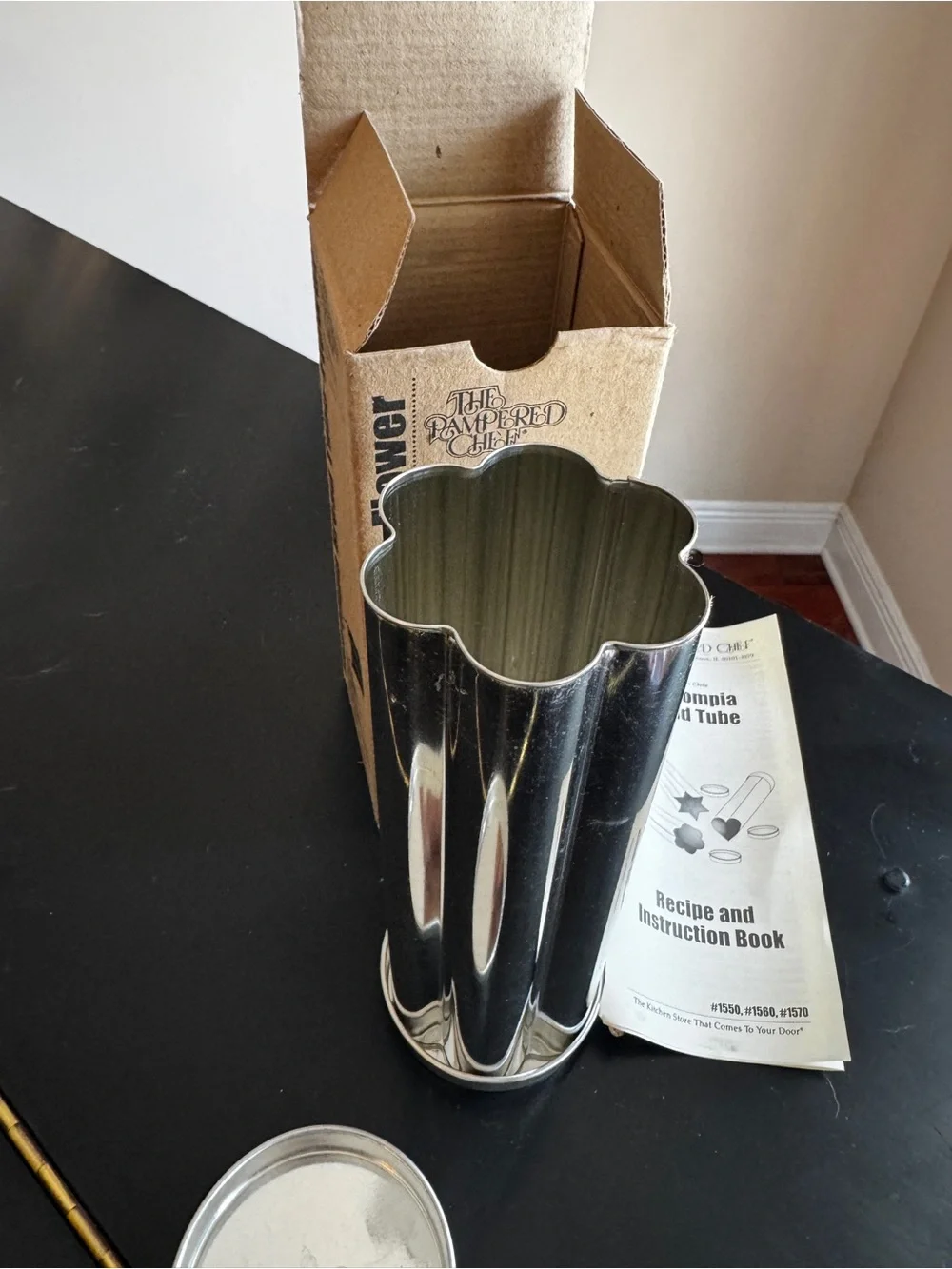 The Pampered Chef Valrompia Bread Tube-Flower #1550